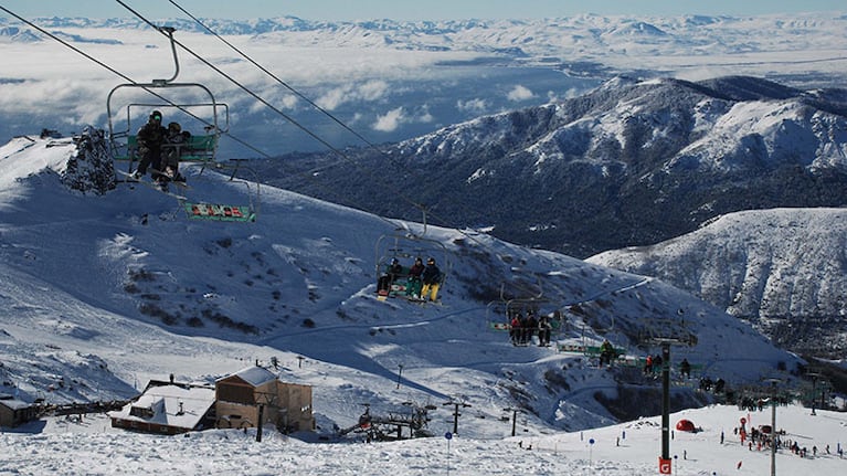 El Gobierno cree que a partir de septiembre podrán volver los viajes de egresados a Bariloche