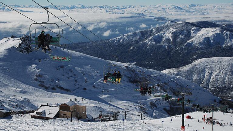 El Gobierno cree que a partir de septiembre podrán volver los viajes de egresados a Bariloche