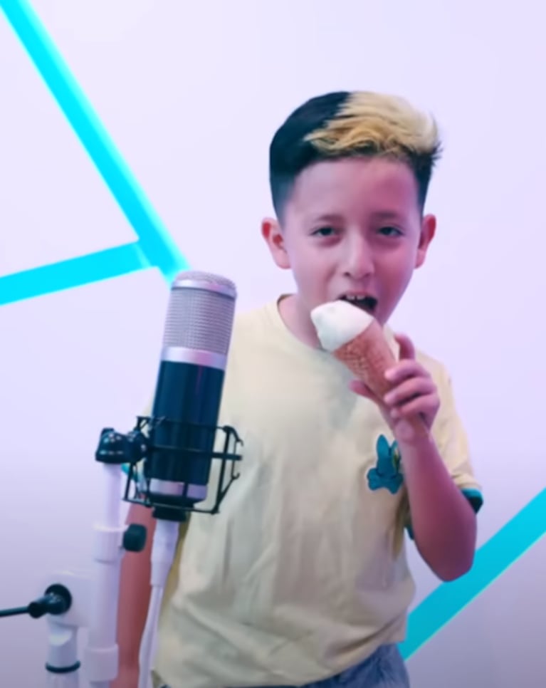 El helado que se le cayó a Piculincito en el videclip de Ahorita. (Foto: Captura de Youtube)