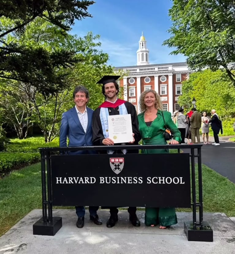 El hijo de Ariel Rodríguez Palacios se recibió en Harvard: el video en familia