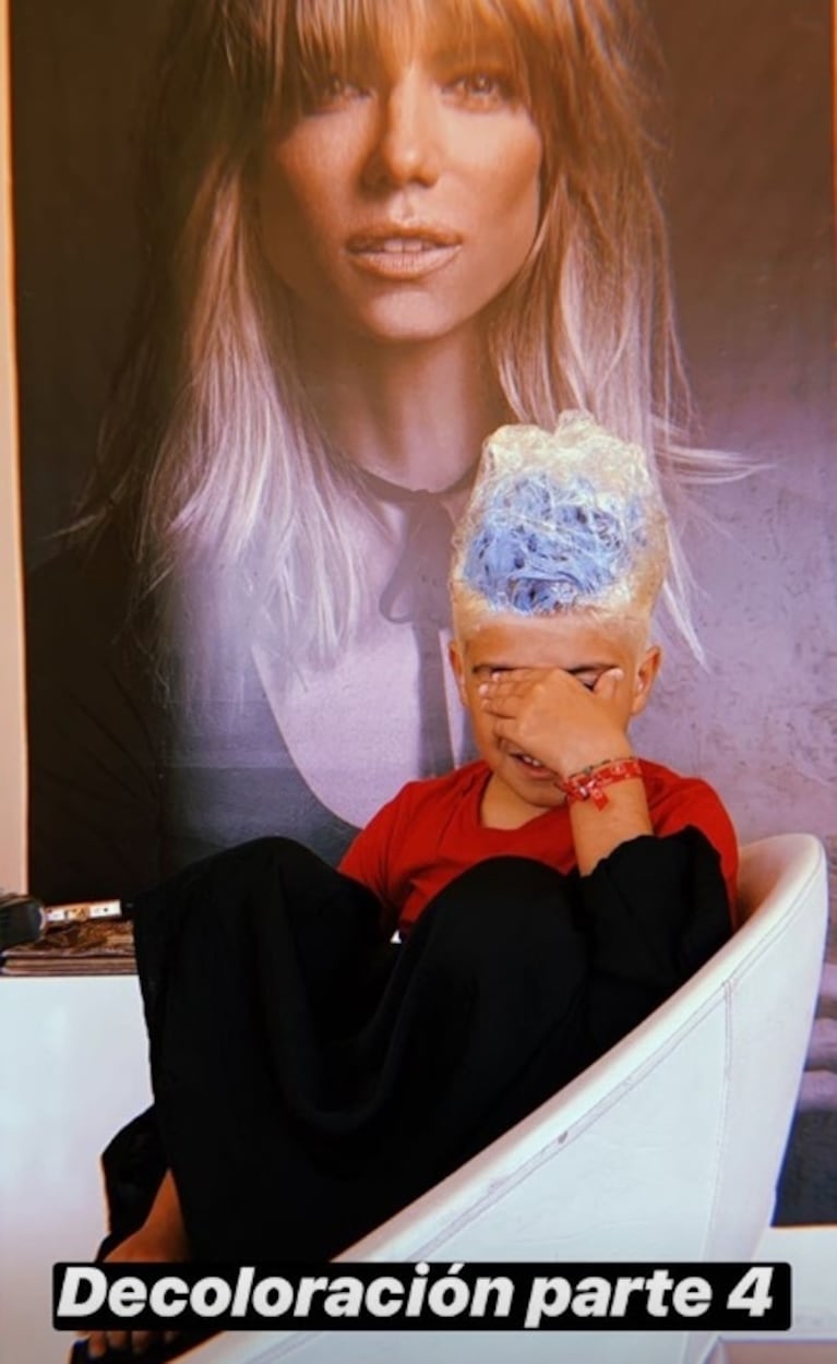 El hijo de Gianinna Maradona y el Kun Agüero se tiñó el pelo de gris como su papá: el back del cambio de look