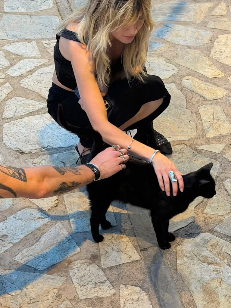 El hijo de Ricardo Fort compartió fotos junto a su nueva pareja durante sus vacaciones en la costa mediterránea. Crédito Instagram