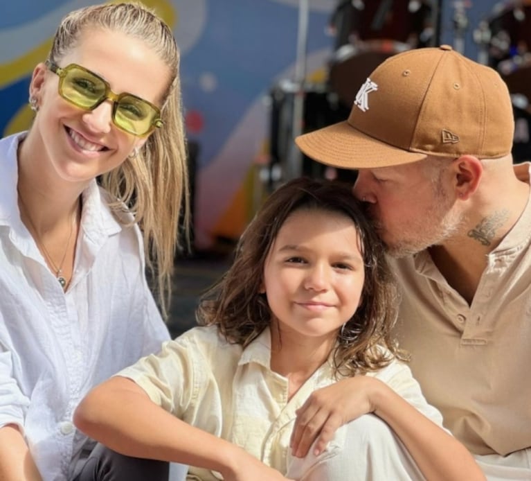 El hijo de Soledad Fandiño y René Pérez debutó como cantante: el álbum de fotos