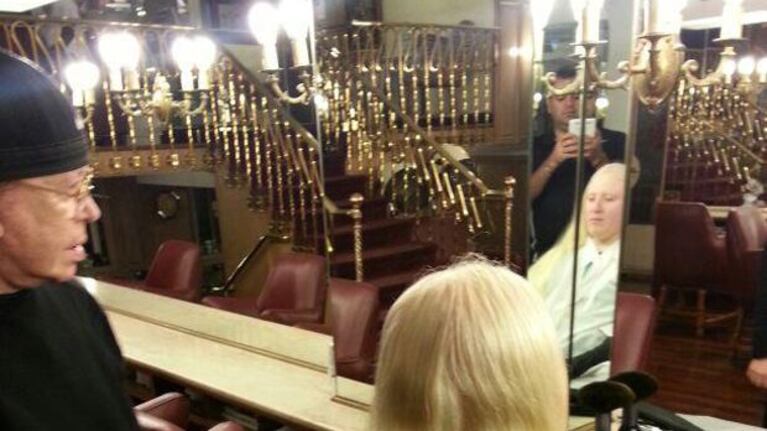 El ¡hombre! albino que provee el pelo para las extensiones de Susana Giménez (Foto: Twitter).