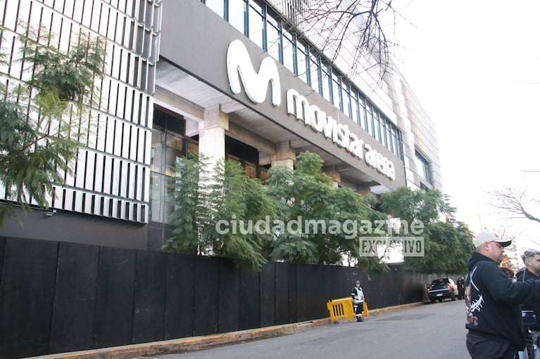 El impresionante operativo de seguridad para trasladar a la Rosalía al estadio donde dará su primer show en Buenos Aires (Foto: Movilpress).