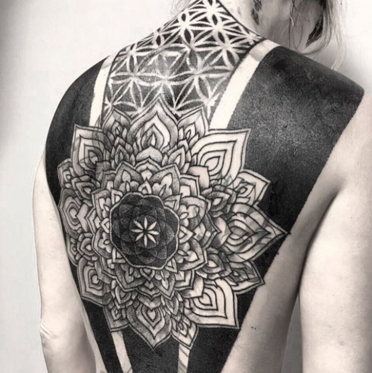 El impresionante tatuaje full back cover up que Marianela Mirra se hizo en su espalda
