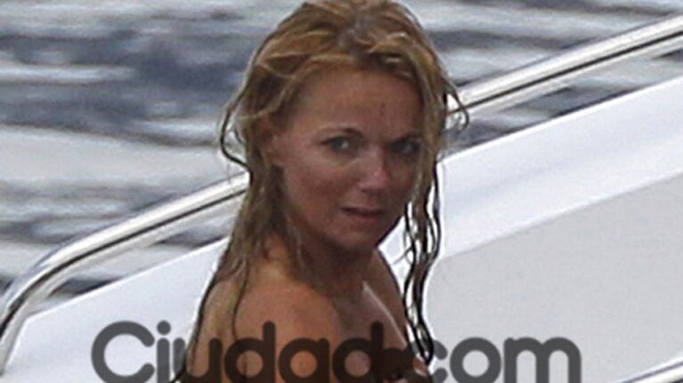 El improvisado topless de una ex Spice Girl