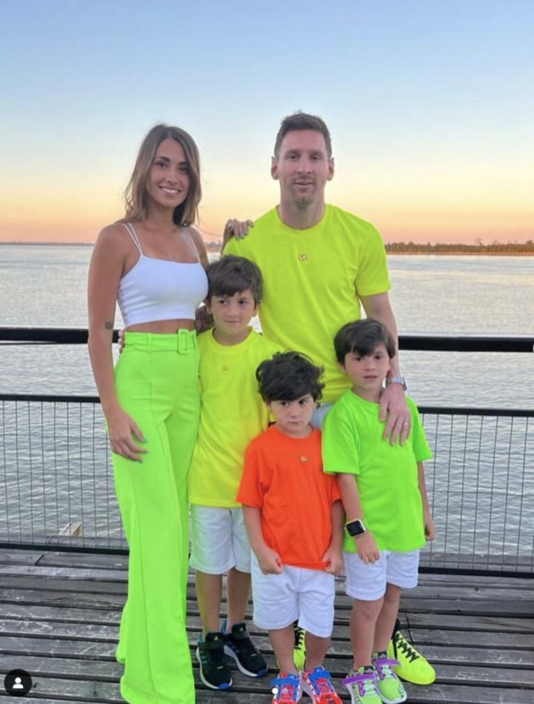 El increíble look de Lionel Messi, Antonela Roccuzzo y sus hijos: verde fluorescente para pasear por Rosario