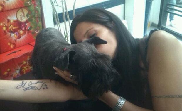 El increíble tatuaje de la fan de Silvina Escudero (Fotos: Twitter). 