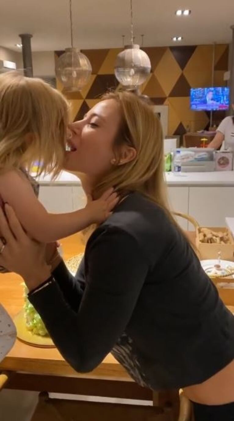 El íntimo cumpleaños de Jésica Cirio junto a Insaurralde y su hija en cuarentena: "Distinto y especial"