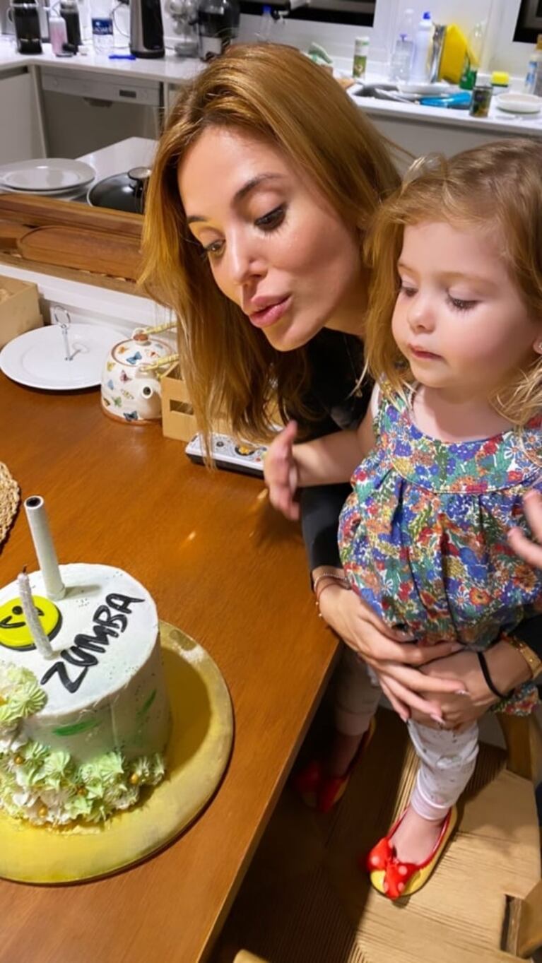 El íntimo cumpleaños de Jésica Cirio junto a Insaurralde y su hija en cuarentena: "Distinto y especial"