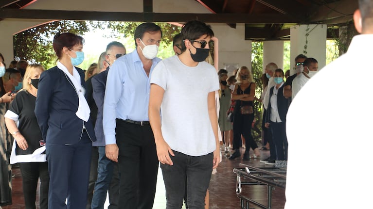 El íntimo último adiós a Carlín Calvo en el cementerio de Pilar (Fotos: Movilpress)