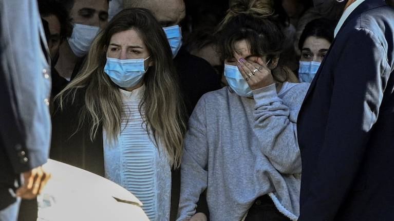 El juez aceptó a Dalma y Gianinna Maradona como particulares damnificadas