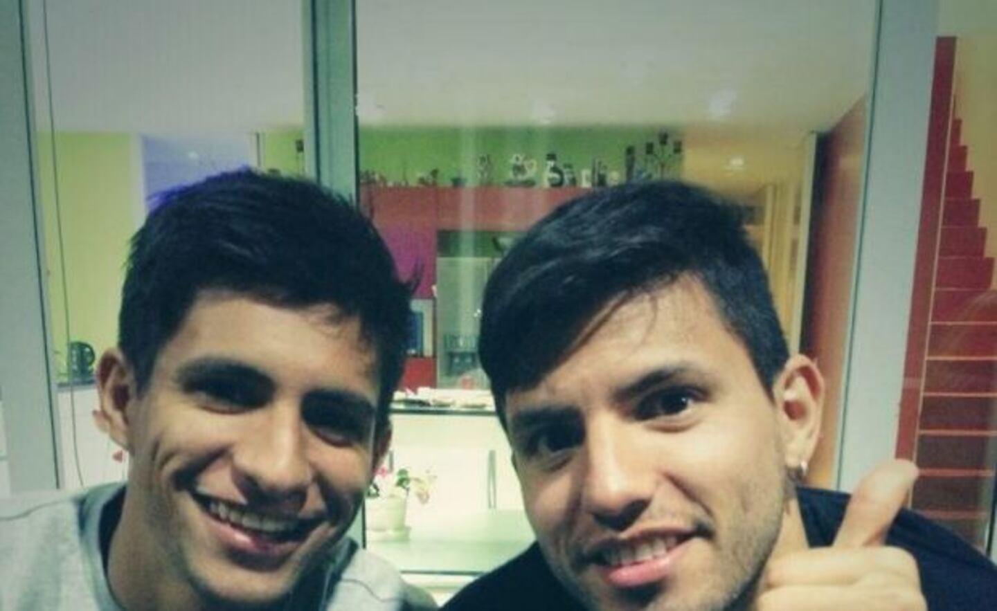 El Kun Agüero junto a su hermano. (Foto: Twitter)