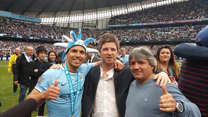 El Kun Agüero, la Princesita Karina, Martín Demichelis y Evangelina Anderson: festejo y amor argentino en Inglaterra. (Foto: Twitter)