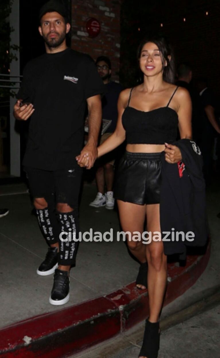 El Kun Agüero se mostró súper canchero durante sus vacaciones en Estados Unidos: jean roto arremangado y gorra