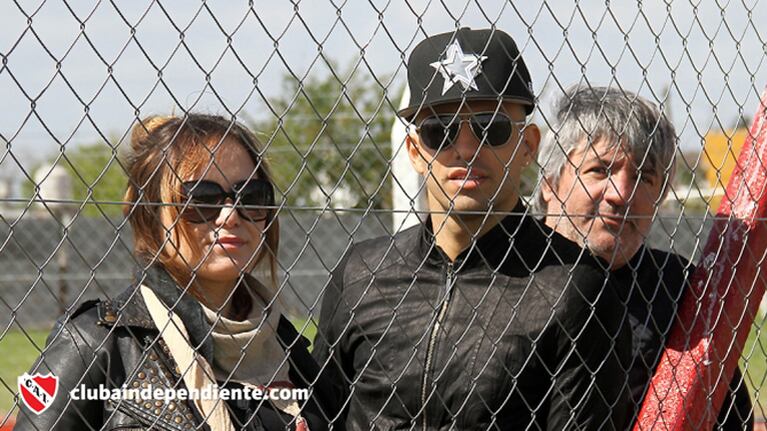 El Kun Agüero y Benjamín Agüero en el predio de Independiente en Villa Domínico. (Foto: www.clubaindependiente.com)