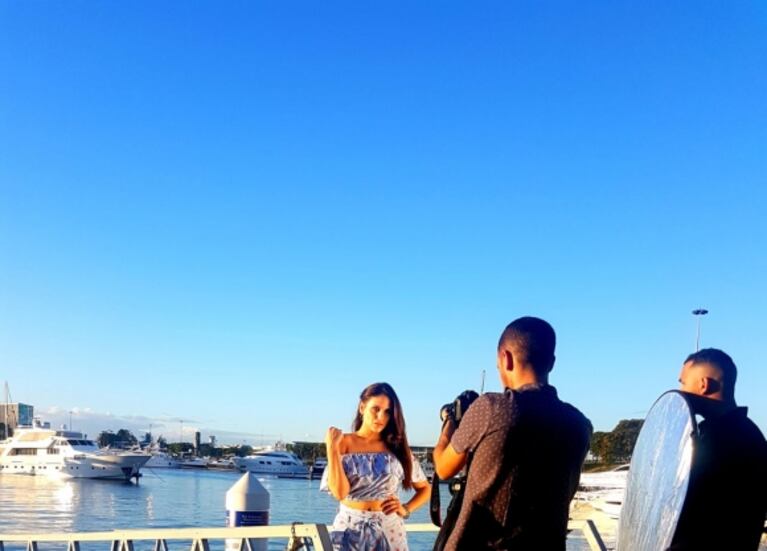 El lomazo de Barbie Vélez en malla enteriza: una diosa sexy en las playas de Río de Janeiro