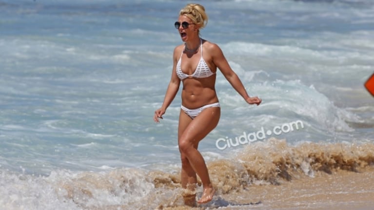 El lomazo de Britney Spears en las playas de Hawaii: en bikini, sin maquillaje ni Photoshop