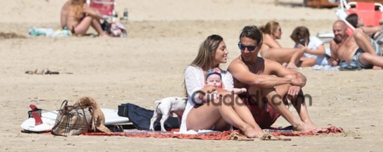 El lomazo de Floppy Tesouro a cuatro meses de ser mamá: bikini explosiva, sol y familia en Punta del Este