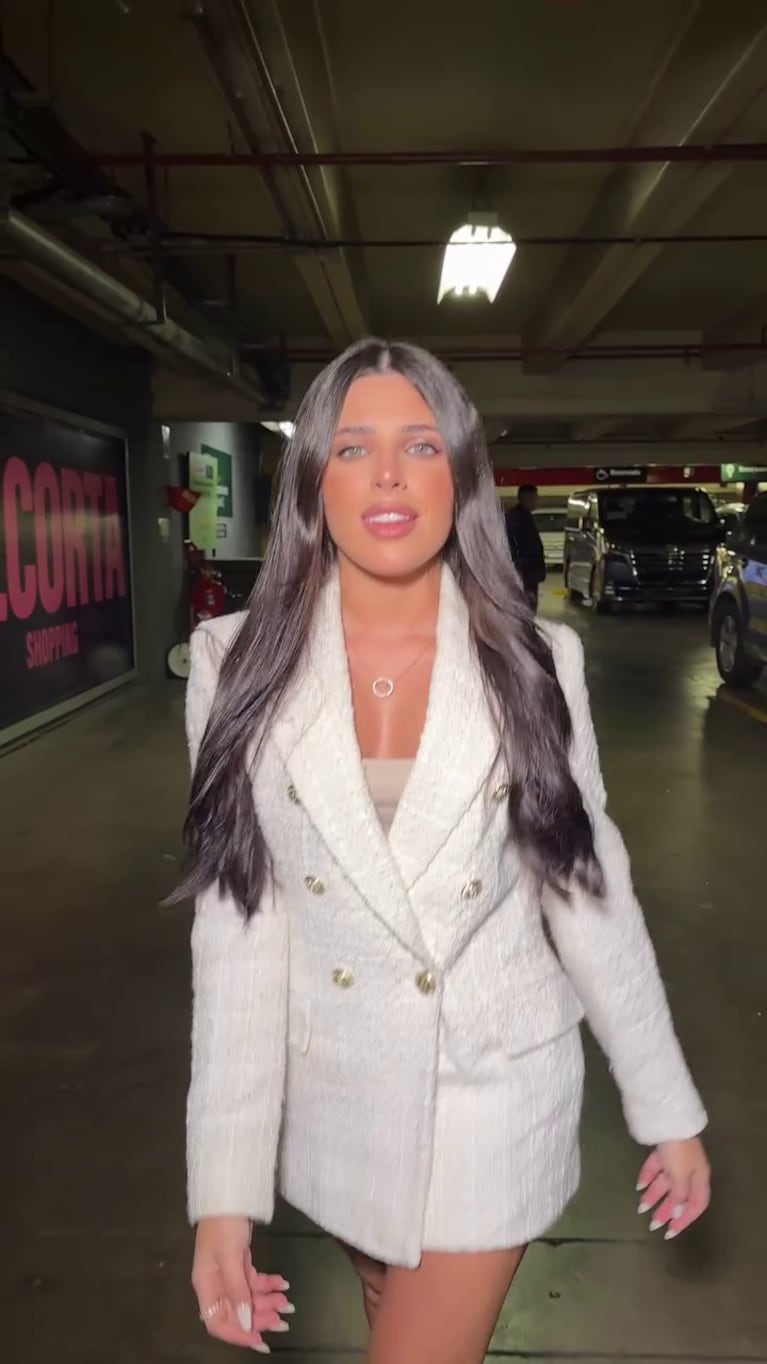 El look "blazer dress" de Valentina Cervantes con el que marcó tendencia (Foto: Instagram/@valucervantes).