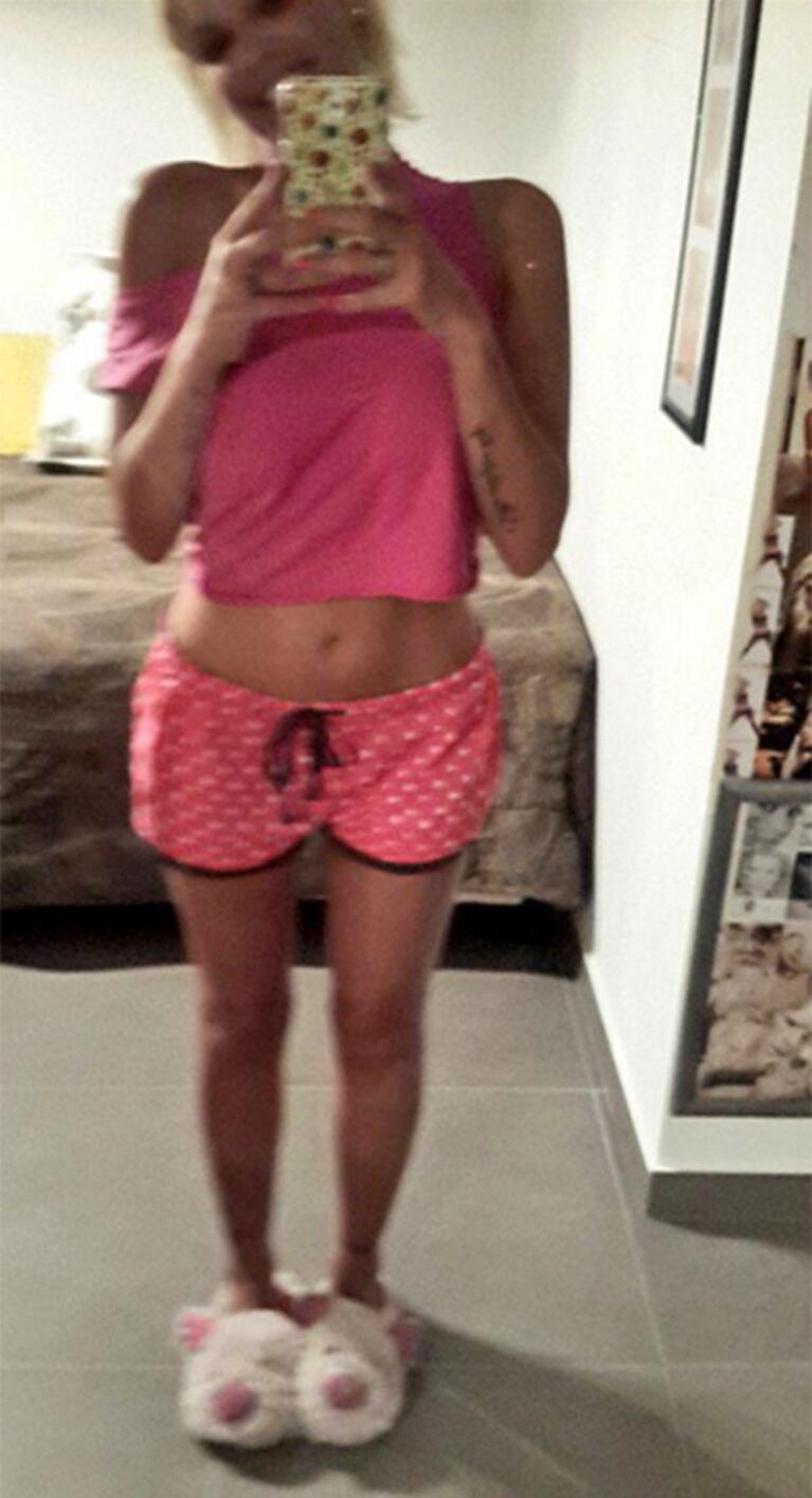 El look canchero que Nazarena Vélez usa para dormir. (Foto: Twitter)