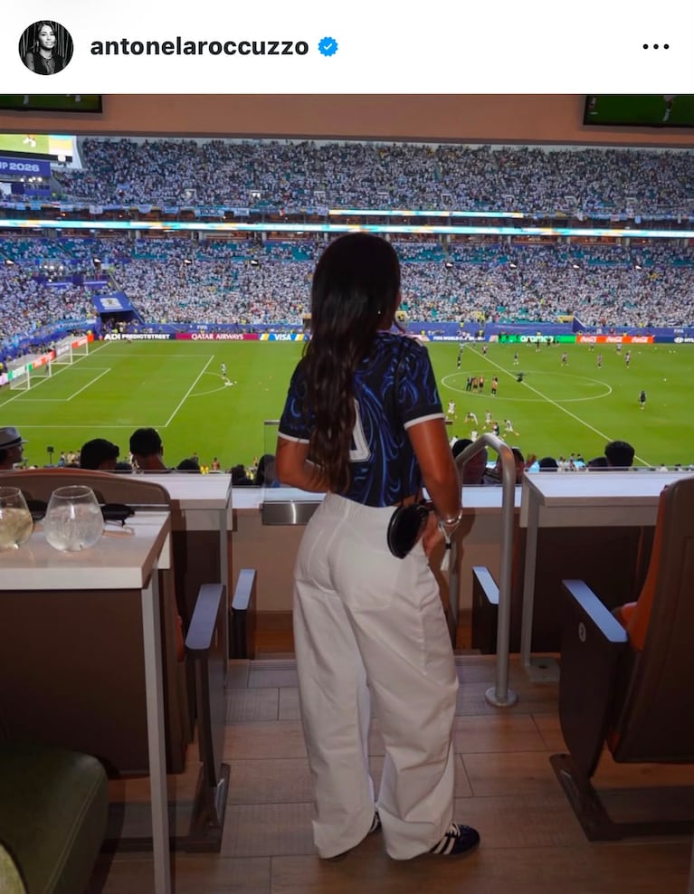El look de Antonela Roccuzzo para el cuarto partido de la Selección argentina en la Copa Mundial de la FIFA 26™ (Foto: Instagram/@antonelaroccuzzo).
