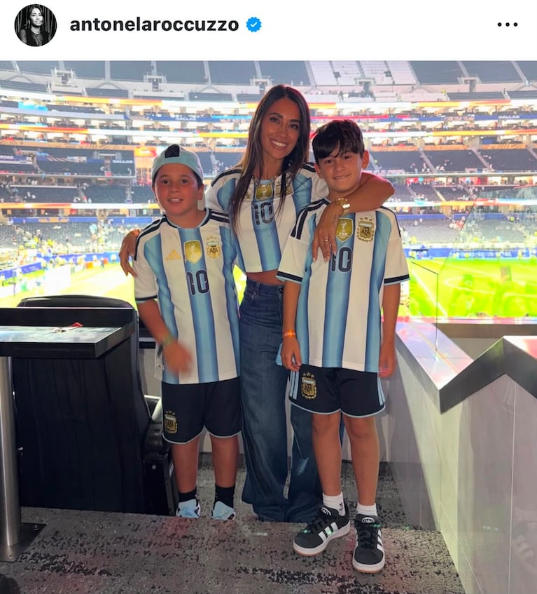 El look de Antonela Roccuzzo para el tercer partido de la Selección argentina en la Copa Mundial de la FIFA 26™ (Foto: Instagram/@antonelaroccuzzo).