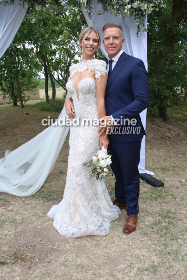 El look de Coni Mosqueira en su boda con Alejandro Fantino: los novios sellaron su amor frente a sus seres queridos