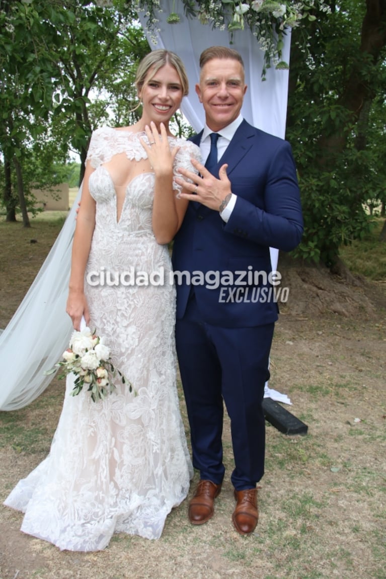 El look de Coni Mosqueira en su boda con Alejandro Fantino: los novios sellaron su amor frente a sus seres queridos