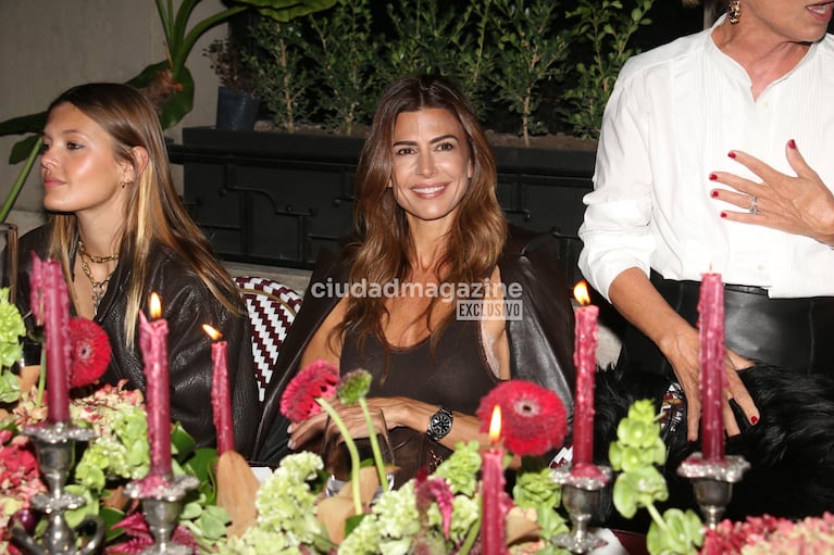 El look de Juliana Awada para una cena en la noche porteña (Foto: Movilpress).