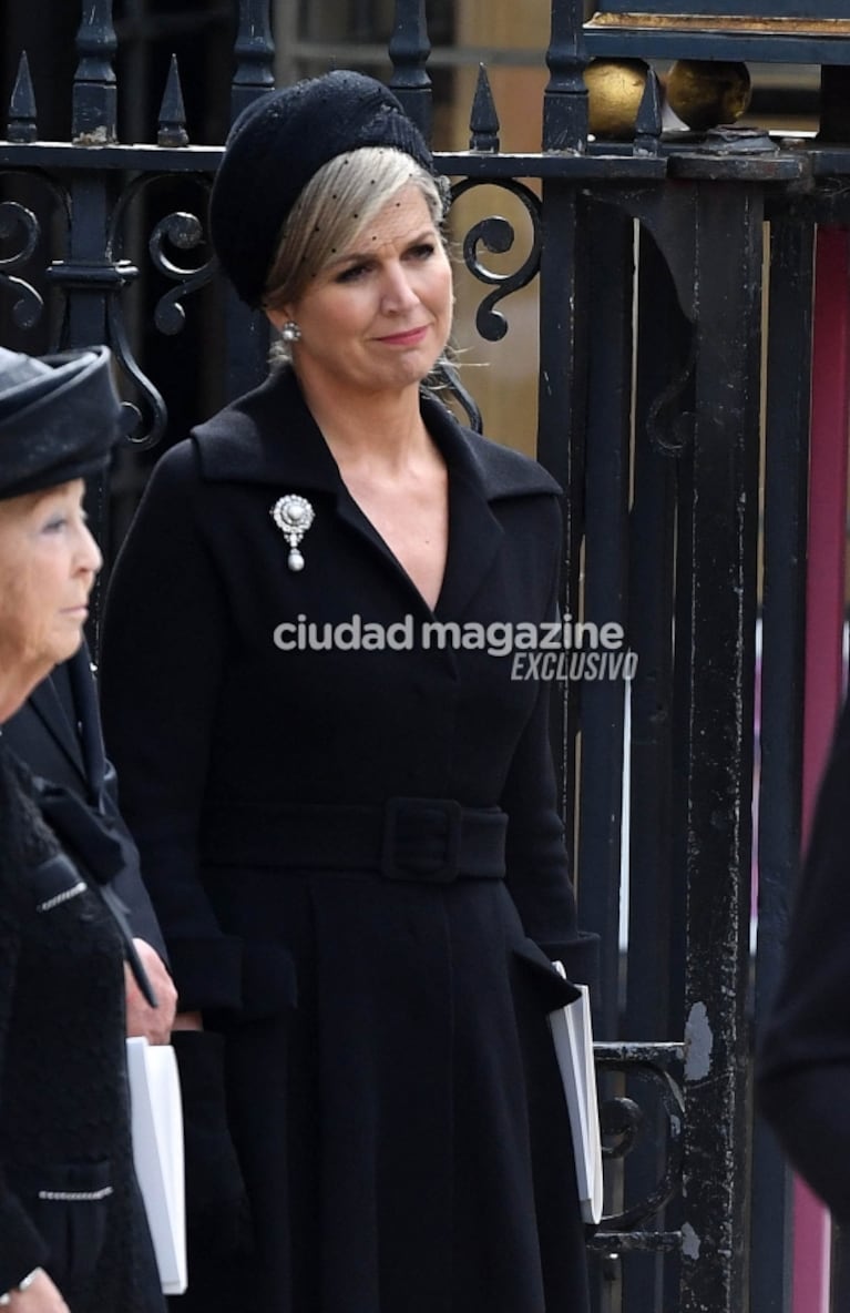 El look de luto de Máxima Zorreguieta en el funeral de Isabel II: vestido caddy negro con doble crepe de lana
