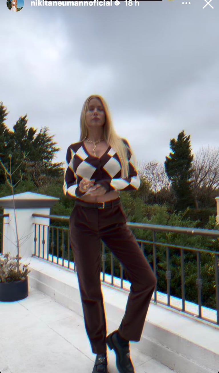 El look de Nicole Neumann en tonos chocolate y rombos (Foto: Instagram/@nikitaneumannoficial)