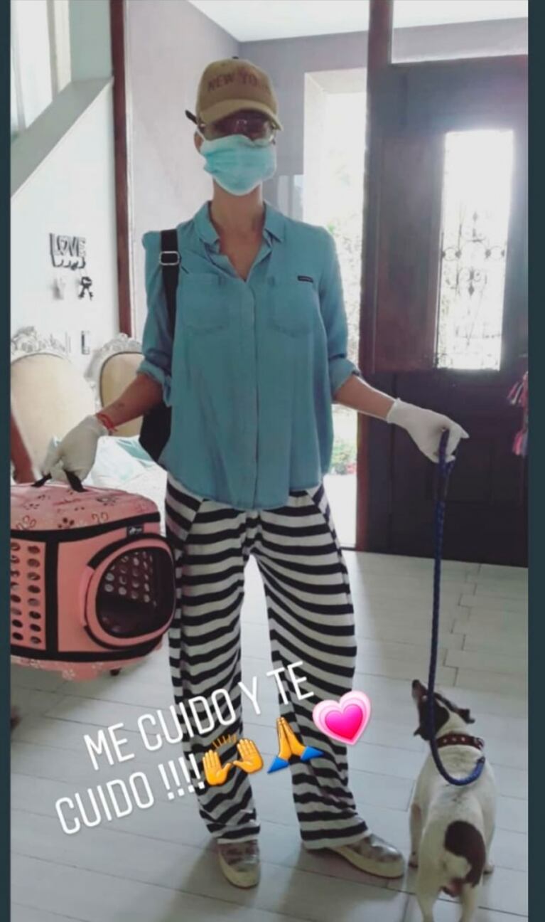 El look de Nicole Neumann para pasear a sus perros en plena pandemia de coronavirus: "Me cuido y te cuido"