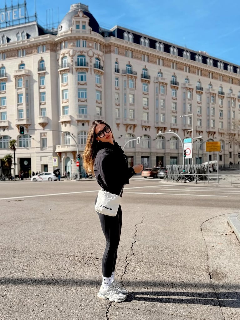 El look estilo sporty chic y relajado de Agus Gandolfo (Foto: Instagram/@agus.gandolfo).