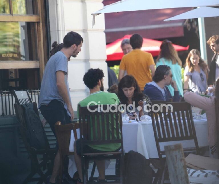 El look hippie chic de Griselda Siciliani y su hija Margarita, de paseo por Palermo