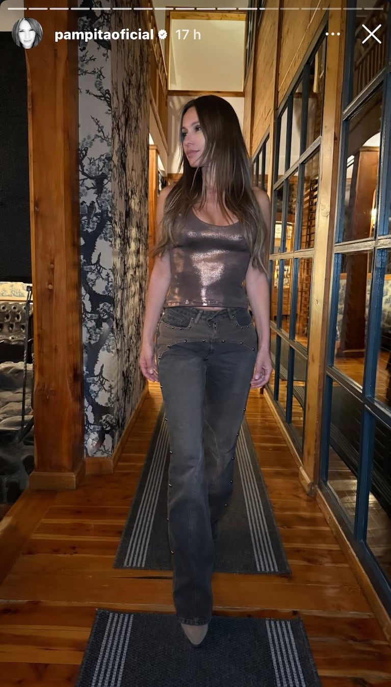 El look nocturno de Pampita para sus vacaciones en la Patagonia (Foto: captura de redes sociales).