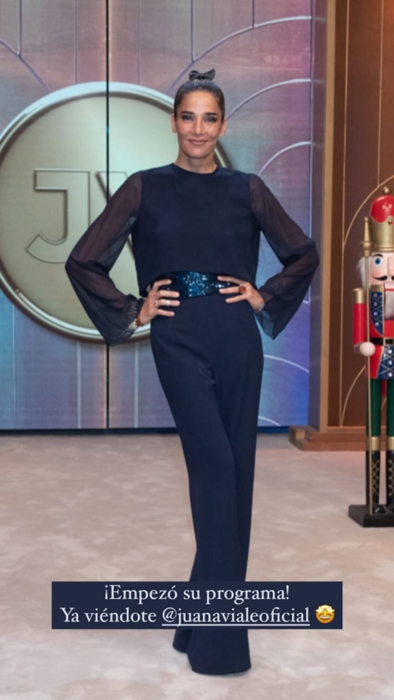 El look "repetido" total black de Juana Viale para el almuerzo del domingo: "Gino Bogani se fue de vacaciones"