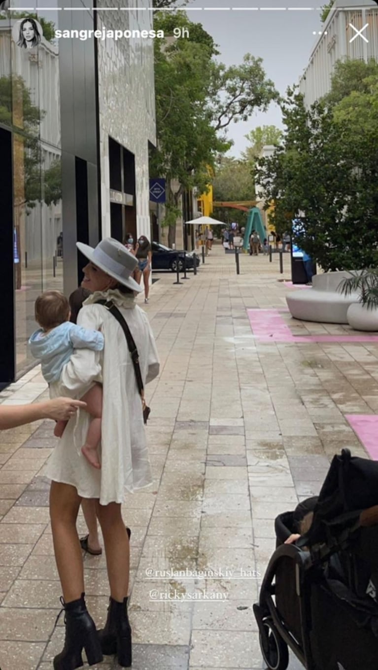 El look súper chic de China Suárez durante sus vacaciones en Miami: sombrero glamoroso y vestido canchero