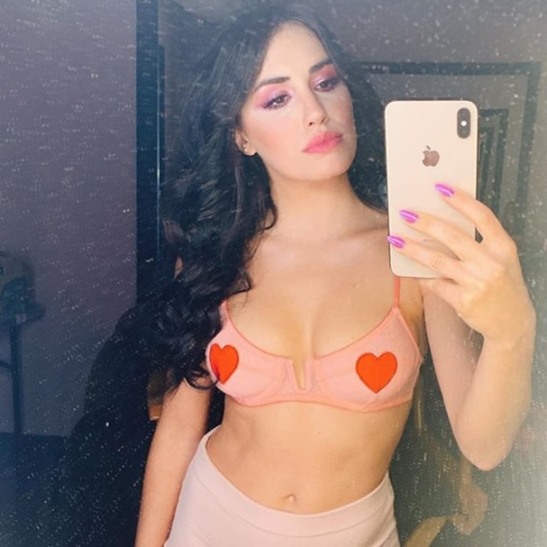 El look súper sexy de Lali Espósito con un corpiño con corazoncitos: "Shooting en New York"