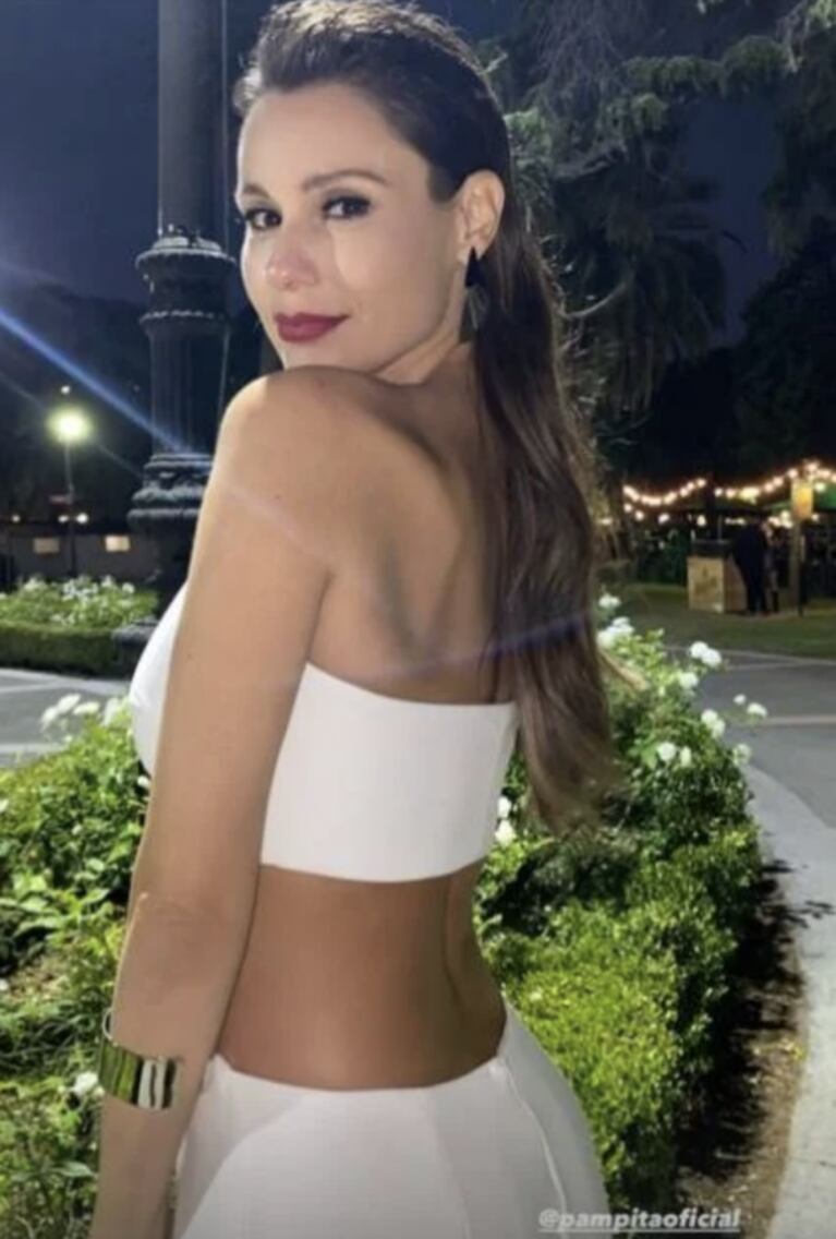 El look súper sexy de Pampita luciendo su pancita de embarazada