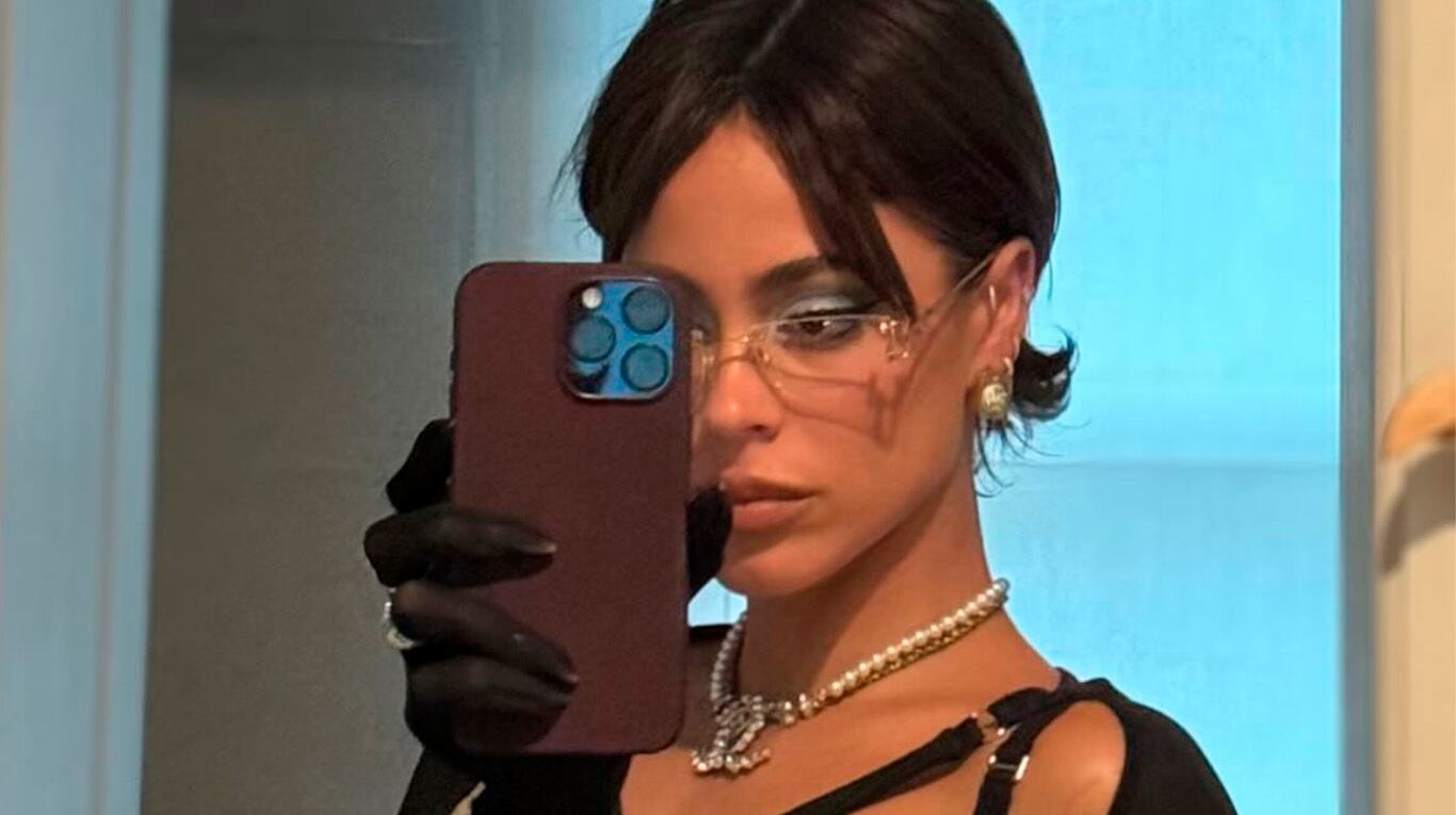 El look total black de Tini Stoessel en la boda de Oriana Sabatini y Paulo Dybala: cuánto cuesta el vestido