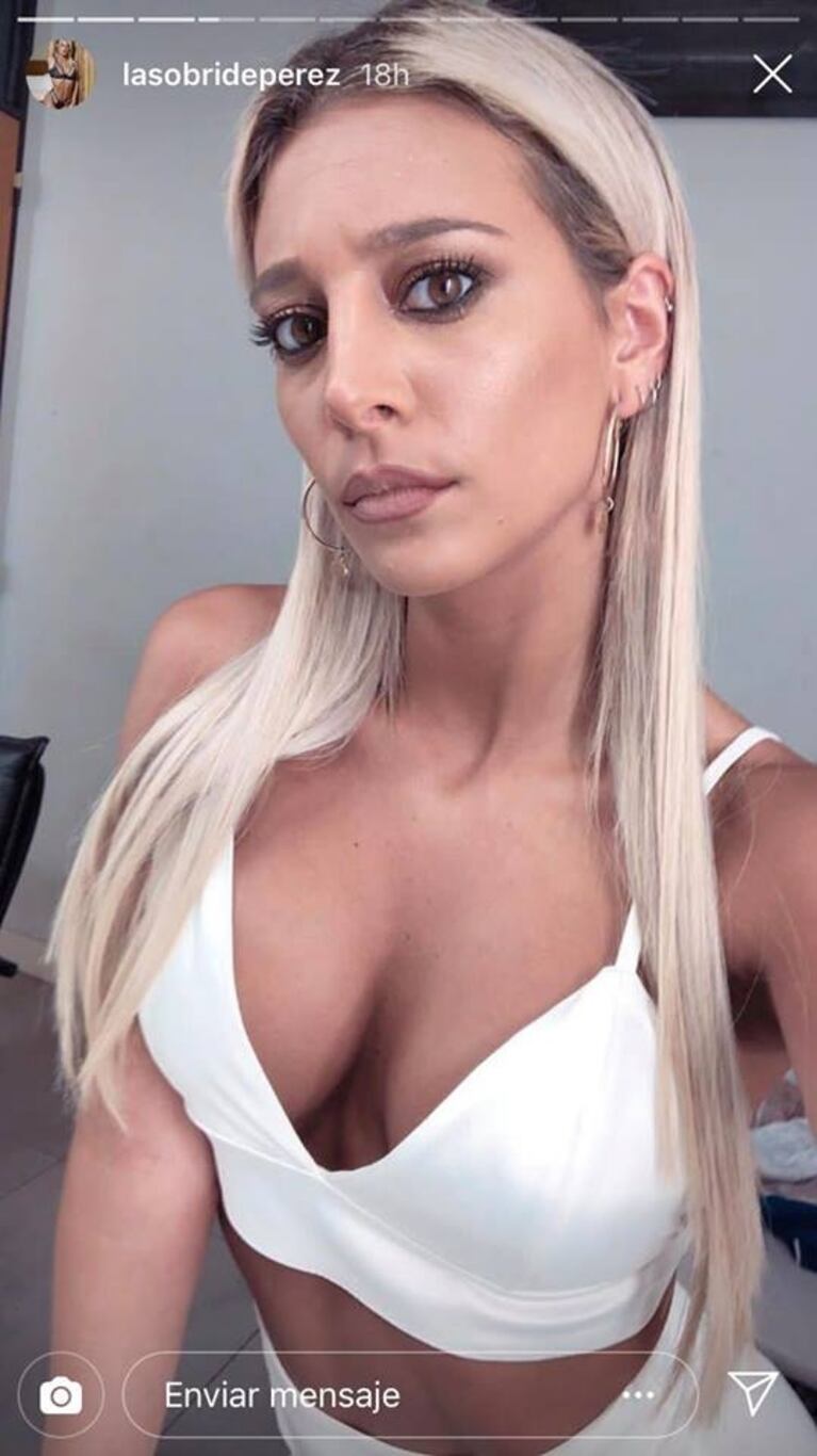 El look 'total white' de Sol Pérez que deslumbró a sus fans: ¡top y falda ceñida al cuerpo haciendo juego!