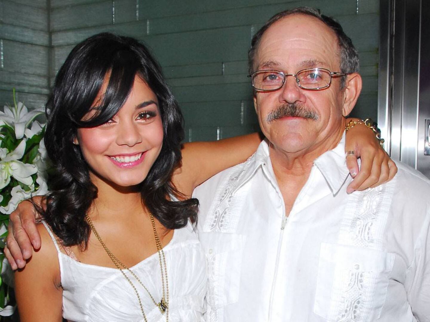 El mal momento de Vanessa Hudgens por la muerte de su padre