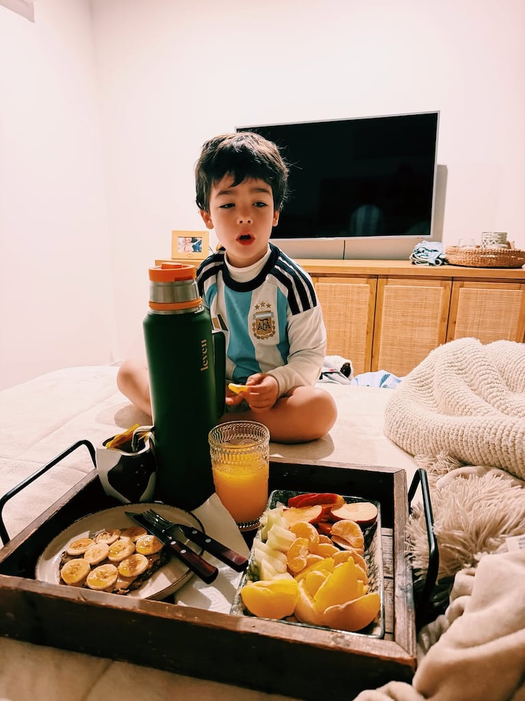 El momento en que sus hijos le prepararon un desayuno en la cama.