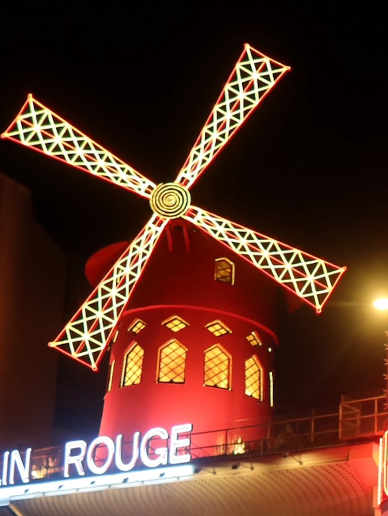 El Moulin Rouge, otra postal del viaje. Instagram @holasoylaurita