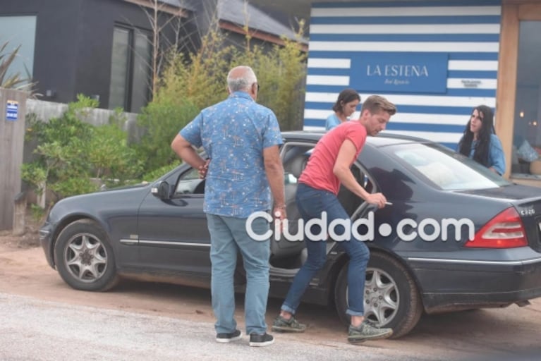 El Negro González Oro, de vacaciones con su novio, Tato: días de compras, poca playa y mucho amor