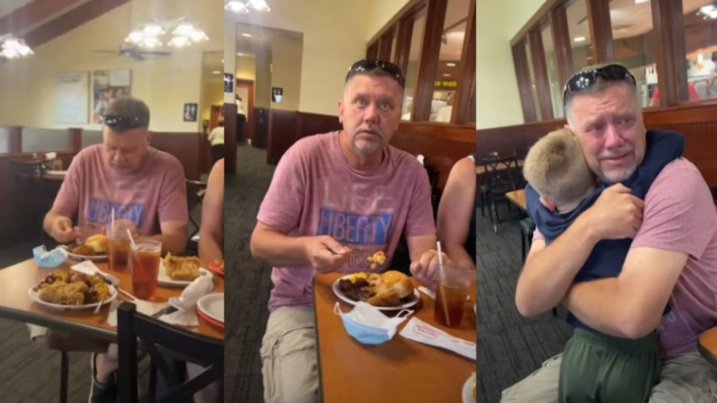 El nieto de este hombre lo sorprende hasta las lágrimas apareciendo en su restaurante favorito