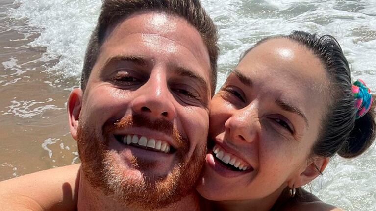 El novio de Julieta Nair Calvo regresó de viaje y la actriz festejó de esta particular manera.