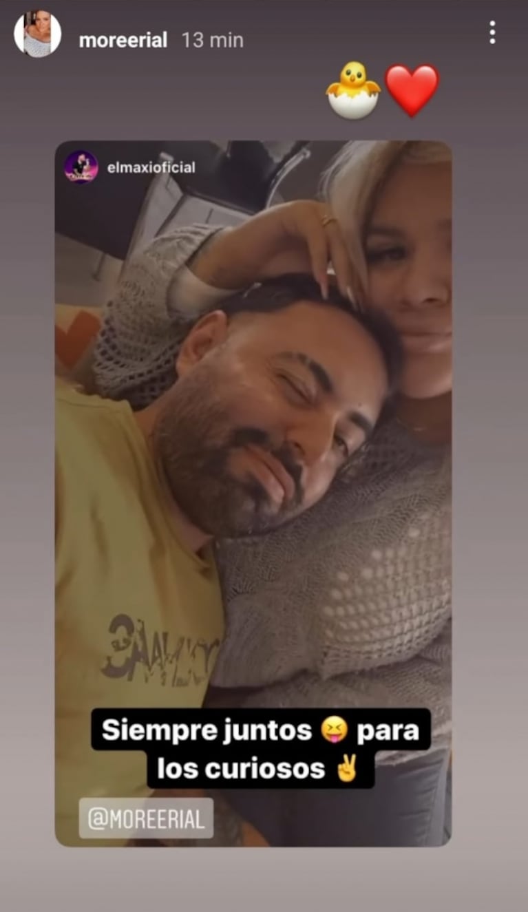 El novio de More Rial compartió una foto de la parejita a puro mimo junto a un picante mensaje: "Siempre juntos, para los curiosos"